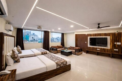 Hotel Shivdev International