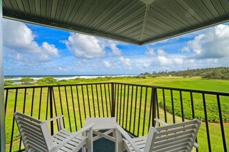 Oceanfront Top Floor - Pools, Hot Tub, Central AC