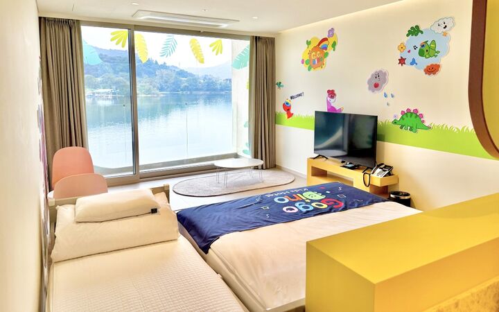 room detail thumbnail 2