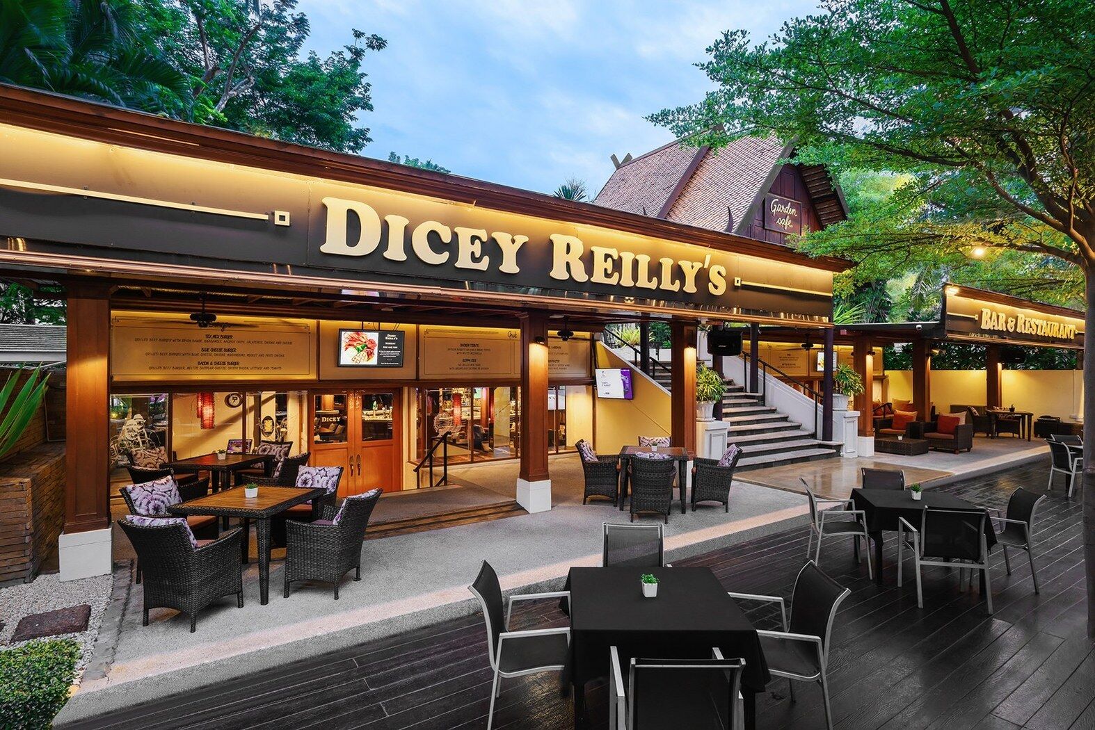 [파타야/아바니 리조트] Dicey Reilly's 서양식 레스토랑 + 음료 포함 세트 메뉴 예약