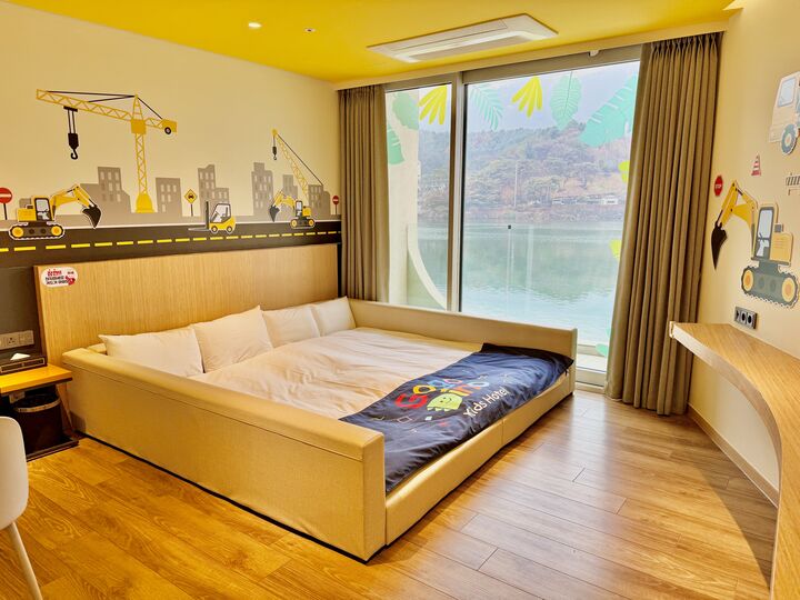 room detail thumbnail 1