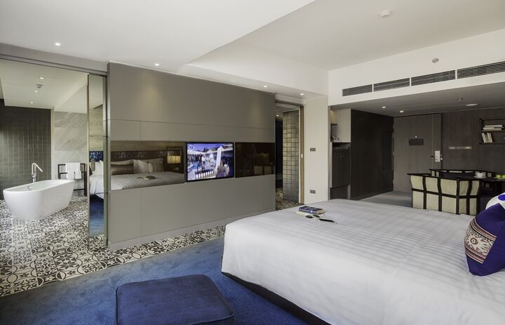 room detail thumbnail 2