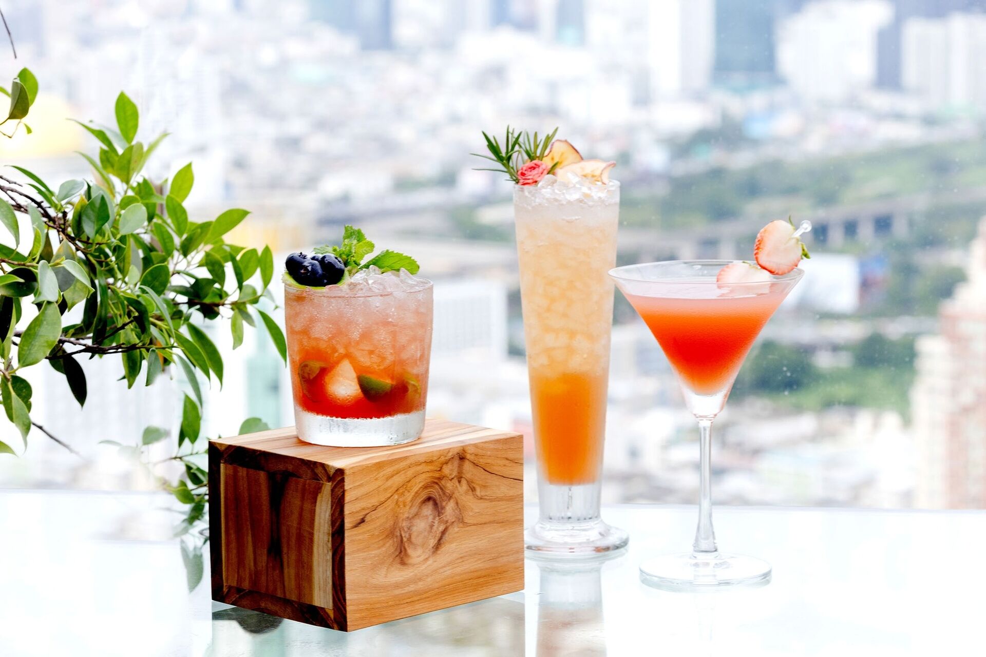 센타라 그랜드 앳 센트럴월드 레드 스카이 바 (Red Sky Bar) 칵테일 2잔 이용권
