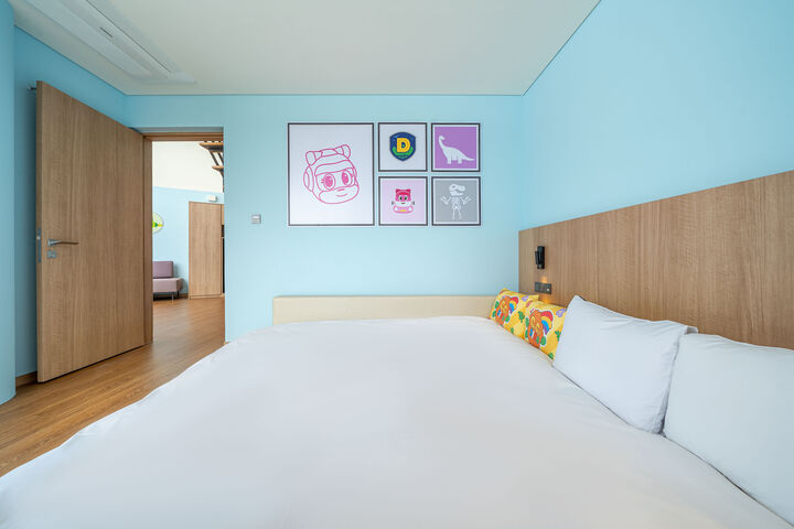 room detail thumbnail 2