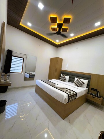 Hotel Pearl Nest Palace 