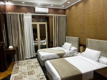 Tahrir Hotel - Down town
