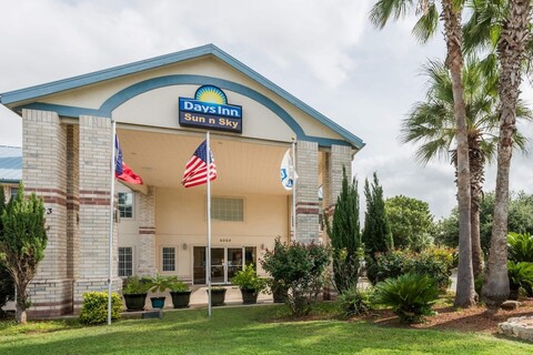 Days Inn by Wyndham San Antonio Southeast/Frost Bank Center - 워밍 햄 샌 안토니오 사우스이스트 / 프로스트 뱅크 센터의 데이즈 인