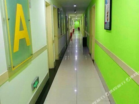 Ebai Chain Hotel (Shanghai Hongqiao Railway Station Exhibition Center Branch)