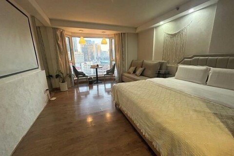 Love Holiday Hotel (Dalian Zhongshan Square Railway Station)