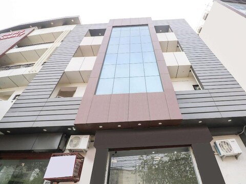 Collection O 79356 Mahavir Enclave