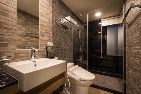 Good Hotel