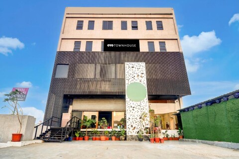 Townhouse Hotel Shipra Path