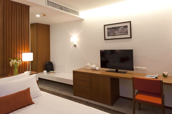 room detail thumbnail 2