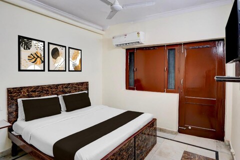 Hotel O by OYO ISBT Sector 43 Bus Terminal Formerly One Way