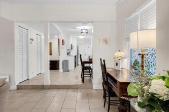 Private Rooms at Miami Centrally Located with free Parking