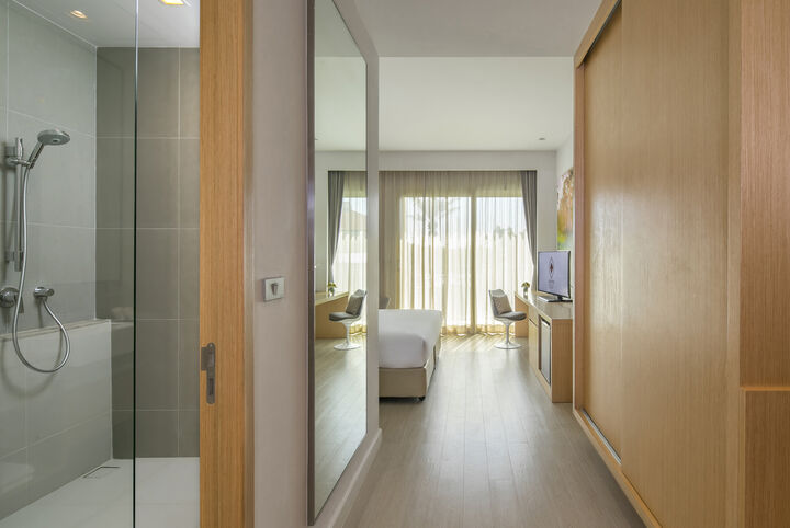room detail thumbnail 1