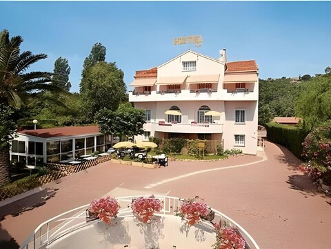 Logis Hotel l'Esterella