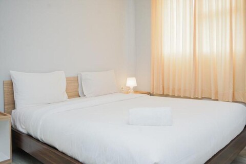 Elegant and Comfy Studio Apartment at Bintaro Icon By Travelio