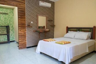 Sunrise Lodge and Lounge Hotel