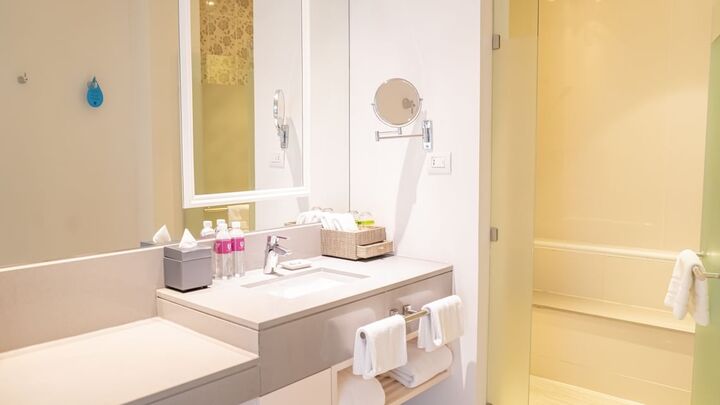 room detail thumbnail 2