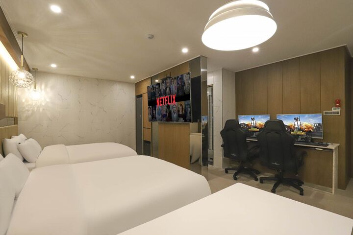 room detail thumbnail 1