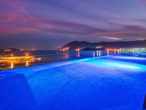 Lounge 32 Resort C