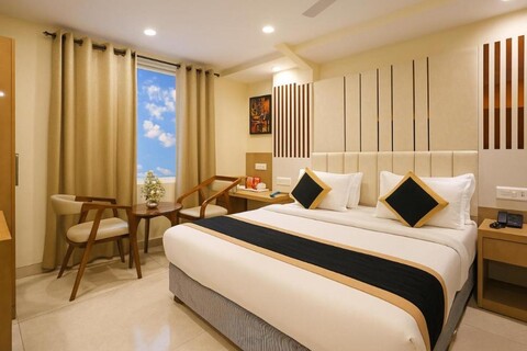 Hotel Worth - 1 Minute from New Delhi Station