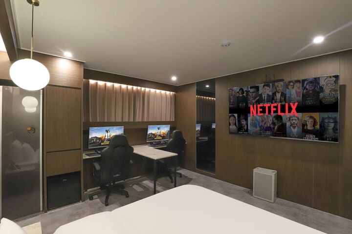 room detail thumbnail 2