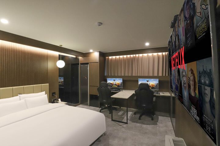 room detail thumbnail 1