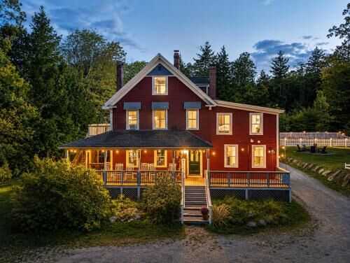 The Aurora Inn & Cottages-i