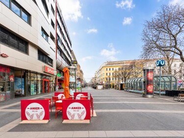 Private AC Room - U1 Metro 1 Min - Wien HBF 2 Min - Vienna Centre 7 Min - Easy Airport Access