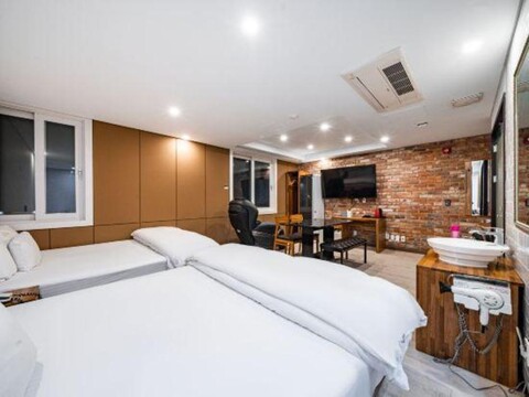 Daegu Dongseongro EOS Hotel