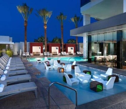 Beautiful High Rise No resort with balcony