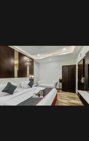 Hotel O Raas Near Peera garhi Metro Station