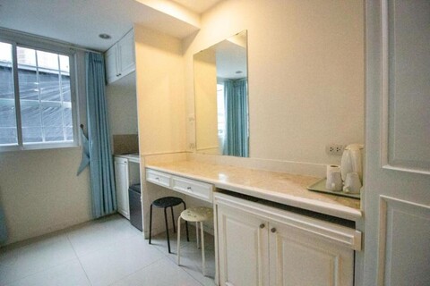 Skutan inn Sutthisan BKK