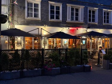 EVIA Hotel restaurant