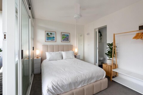 Private Leafy Apartment Walk to Sydney Harbour