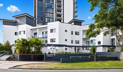 Spacious 2-Bed Stay on Marine Parade