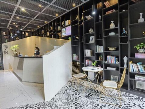 Jinfeng Hotel (Zhuhai Lovers Middle Road Opera House Branch)