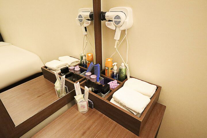 room detail thumbnail 2