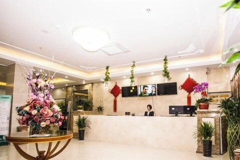 Yihao Hotel (Shanghai Huinan subway station store)