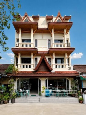 Holiday House Kata & Karon Phuket Hotel