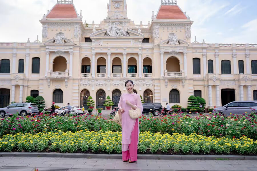 Ao Dai Try on Photo Experience in Saigon