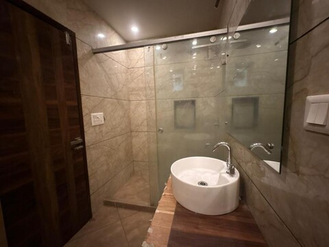 Hotel Twamev Peeragarhi