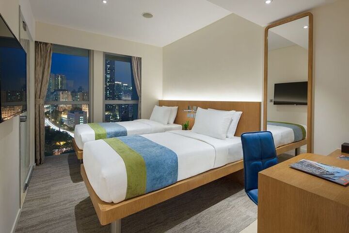 room detail thumbnail 1