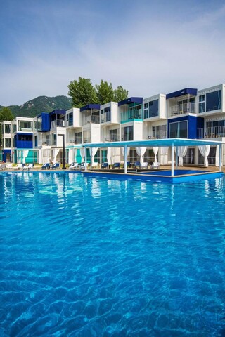 Parotia Hotel