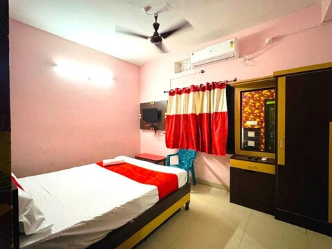 DhamStay Hotel Puri Dham Near Temple Puri
