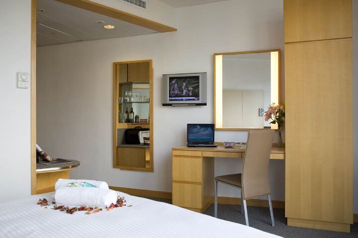 room detail thumbnail 1