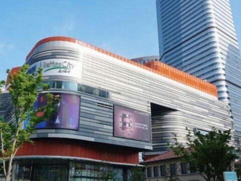 Nalang Hotel (Zhongshan Park Metro Station Branch)