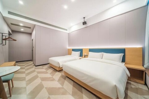 U-FREE Hotel (Jiading Jialuo Road)